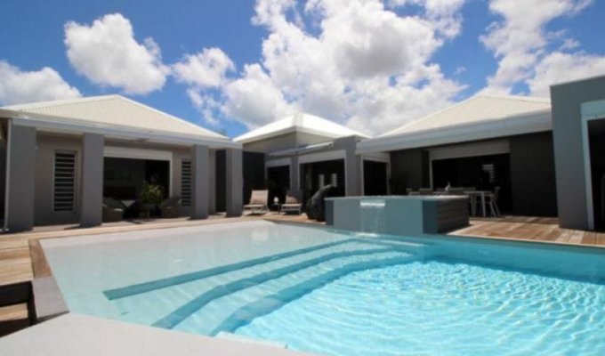 Location villa de vacances luxueuse à St-François en Guadeloupe avec piscine privée 