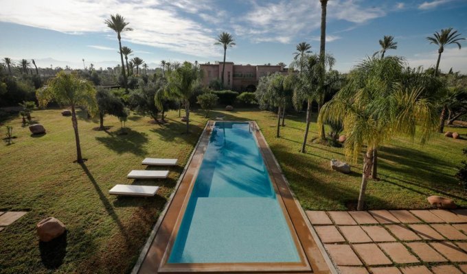 Location villa Marrakech avec piscine privée et vue sur la chaîne de l’Atlas