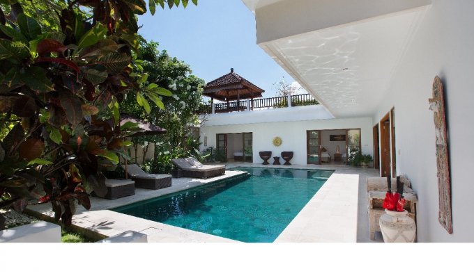 Location Villa Canggu Bali avec piscine privée proche de la plage et personnel 