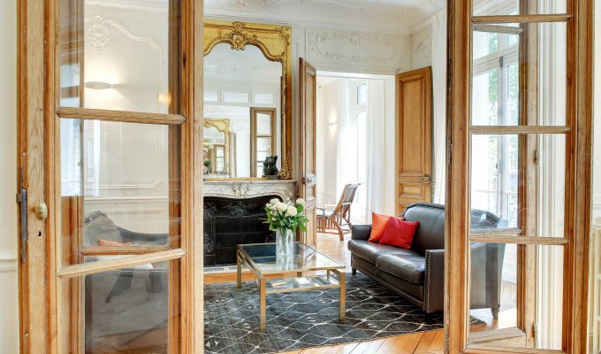Location Appartement Luxe Paris Montparnasse Saint Germain sur le célèbre boulevard Saint Germain