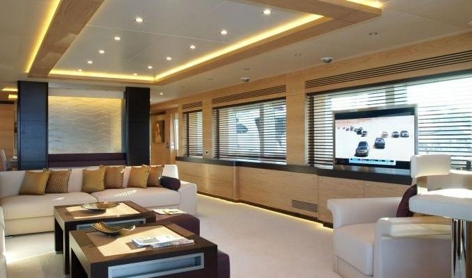 Location Yacht Luxe Marseille avec equipage jacuzzi 