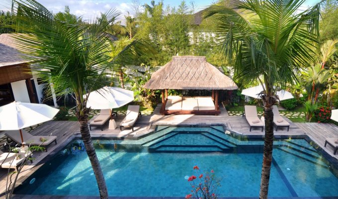Location villa Bali Seminyak piscine privée proche de la mer avec personnel  