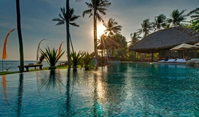 Indonesie Bali Location Villa Canggu au bord de mer avec jacuzzi et personnel