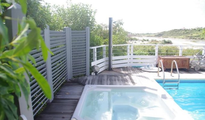 Location villa St Martin  avec piscine privée à 400 mètres de la plage de Baie Orientale.