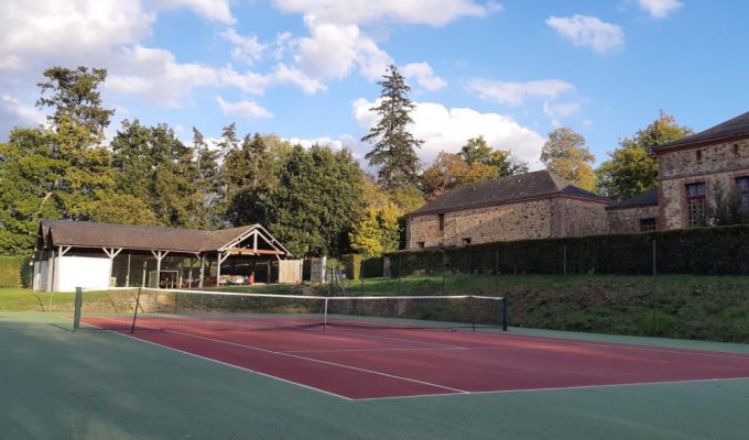Location Aile d'un Chateau Pays de la Loire pour groupe avec piscine et terrain de tennis à disposition