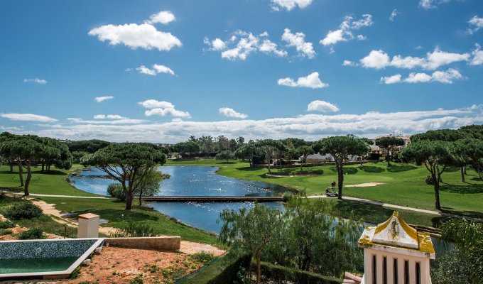 Location Villa Luxe Algarve Vilamoura avec piscine chauffée et bordant le parcours de Golf