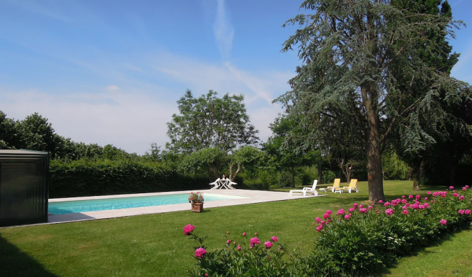 Location Maison vacances Champagne sur une propriété avec un parc, château et piscine