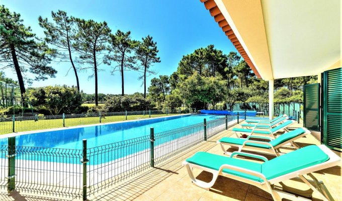 Location Villa Aroeira avec piscine privée chauffée et piscine pour enfants, près de la plage, Cote Lisbonne
