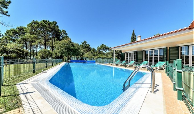 Location Villa Aroeira avec piscine privée chauffée et piscine pour enfants, près de la plage, Cote Lisbonne