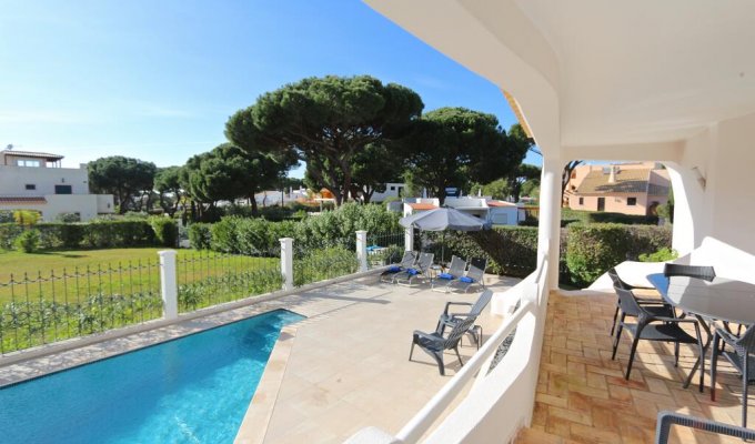 Location Villa Algarve Vilamoura avec piscine privée et salle de jeux