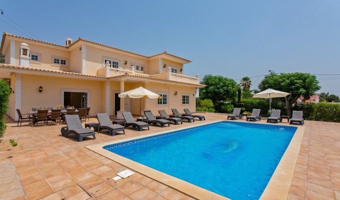 Location Villa Algarve Vilamoura avec piscine privée chauffée et près des plages