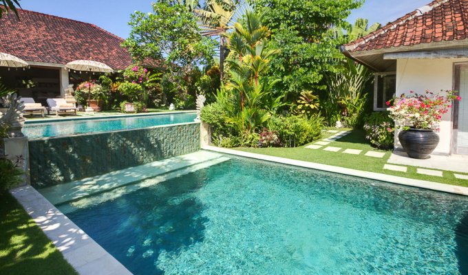 Location villa Bali avec personnel et piscine privée à Seminyak à 10 min de la plage