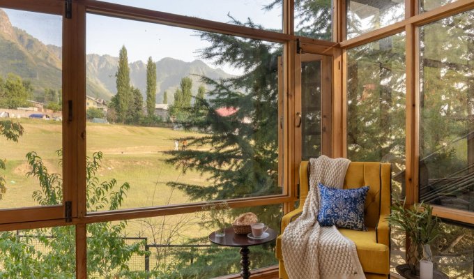 Location maison de luxe montagnes du Cachemire à Nishat Lane dans le Srinagar proche des lacs avec vue et petit-déjeuner
