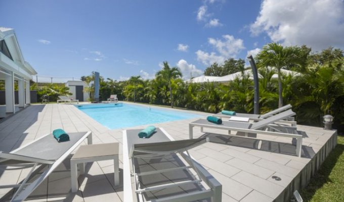 Location villa de vacances en Guadeloupe avec piscine 
