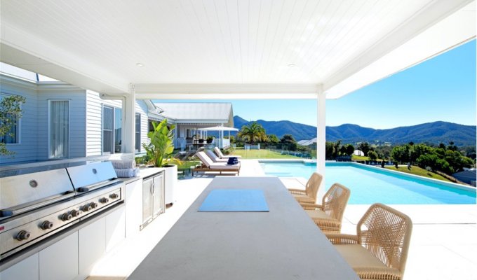Location Villa de Luxe Mount Samson Australie avec salle de cinéma, piscine privée et grand espace 