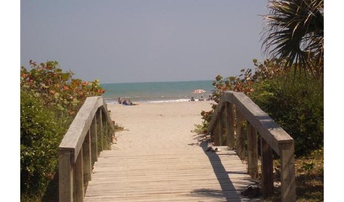 Location d'un Condo Appartement à Cocoa Beach Face à la mer en Floride