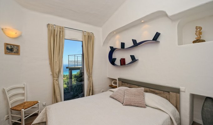 Location Vacances Villa Porto Vecchio Piscine Privee Jacuzzi Vue Panoramique sur la Mer en Corse