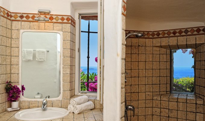 Location Vacances Villa Porto Vecchio Piscine Privee Jacuzzi Vue Panoramique sur la Mer en Corse