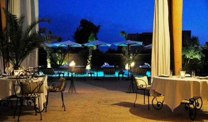 Vue Piscine riad de luxe à Marrakech 