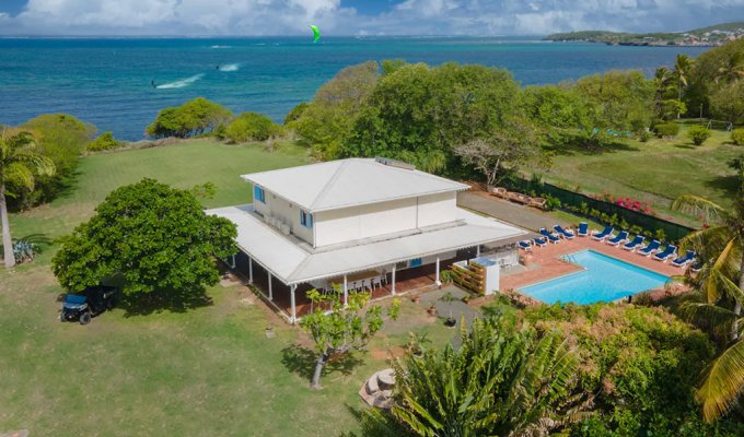 Location villa Martinique prestige bord de mer avec piscine
