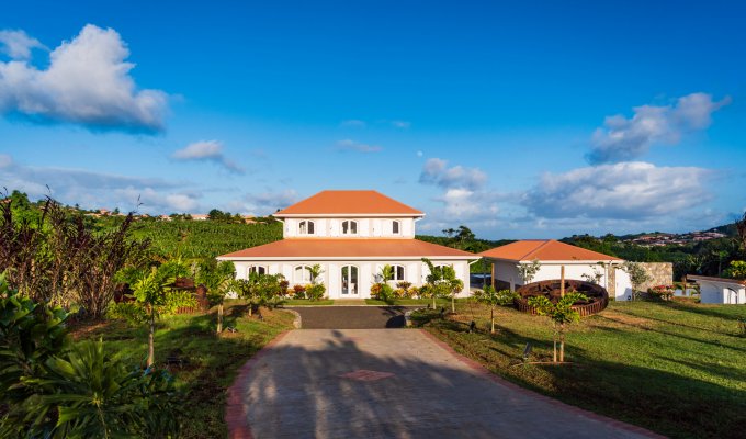 Location villa Martinique vue campagne piscine proche de la plage 