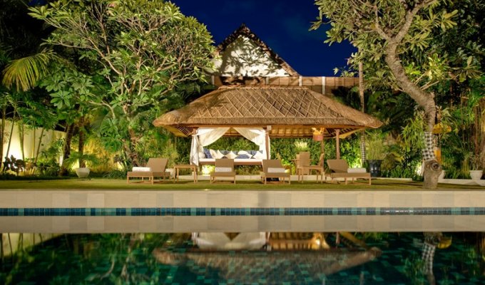 Location villa Bali Seminyak piscine privée 400m au bord de la plage avec personnel inclus