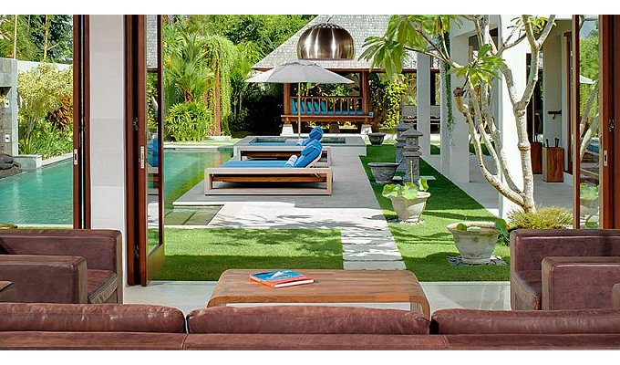 Location villa Bali Seminyak piscine privée à 100m de la plage avec personnel inclus