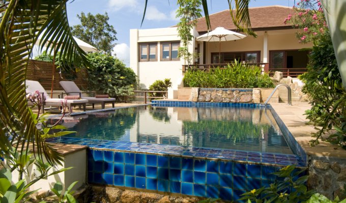 Location de Vacances Thailande, Villa avec piscine sur deux niveaux, à quelques minutes de la  plage, avec vue sur la mer.