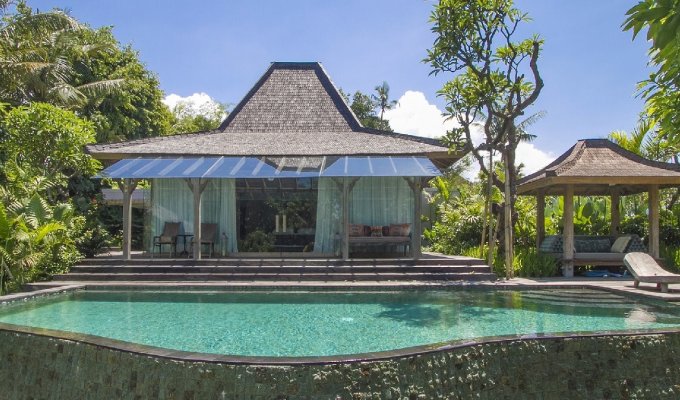 Location Villa Canggu Bali avec piscine privée et personnel 