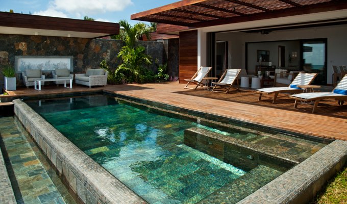 Grand Baie Location villa Ile Maurice pieds dans l'eau Cap Malheureux avec piscine 