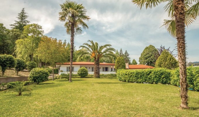 Location Villa Portugal Guimaraes avec sauna, salle de jeux et court de tennis privé, Porto Nord Portugal