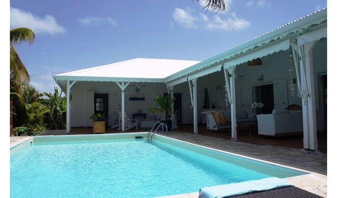 Location Villa  haut de gamme en Guadeloupe  avec piscine privative et Vue mer