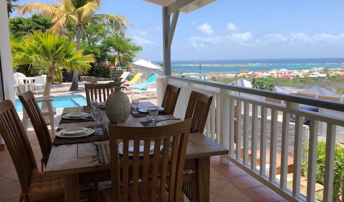 Location Villa de charme avec terrasse et piscine sur les hauteurs des jardins de Baie Orientale