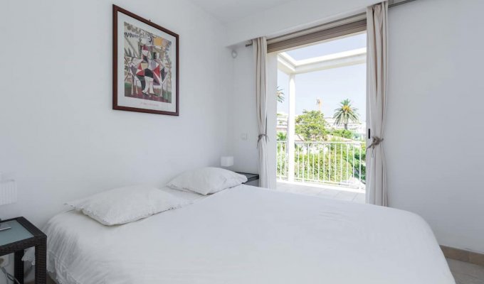 Location Villa Cote d Azur Juan les Pins plage 5 mins à pieds piscine privée