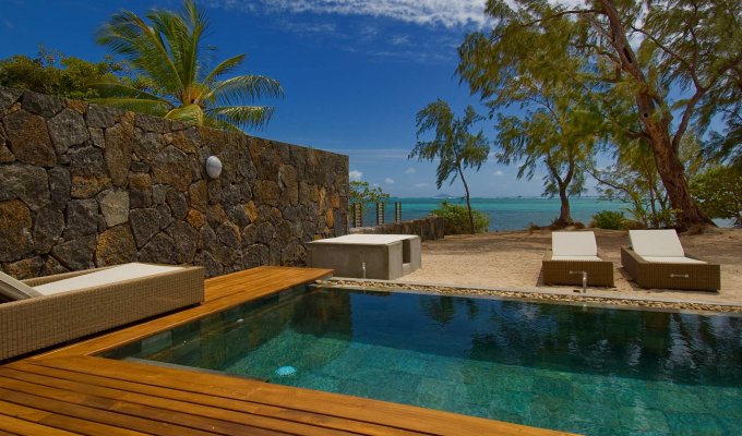 Location Villa Ile Maurice Pieds dans l'eau avec personnel à Roches Noires Cote Est