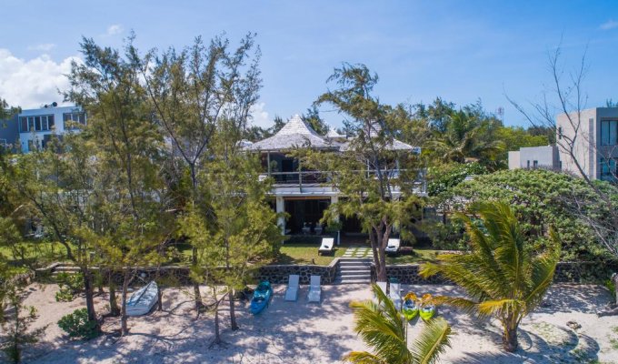 Location villa Ile Maurice pieds dans l'eau proche Belle Mare avec piscine privée