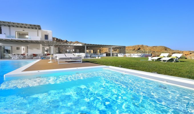 Grece Location Villa Mykonos avec Jacuzzi et proche de la plage d'Elia