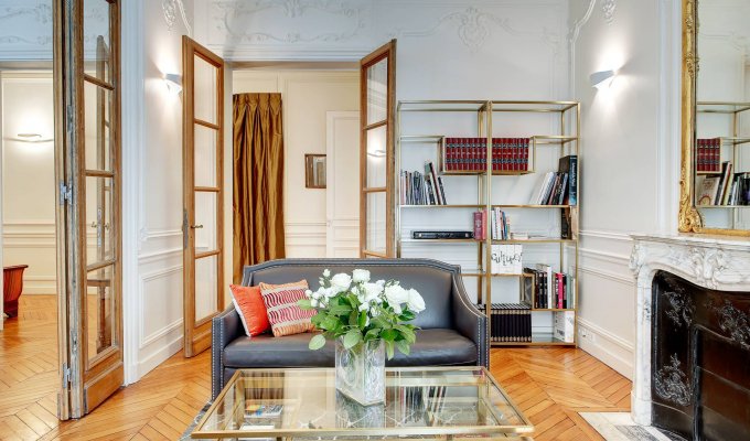 Location Appartement Luxe Paris Montparnasse Saint Germain sur le célèbre boulevard Saint Germain