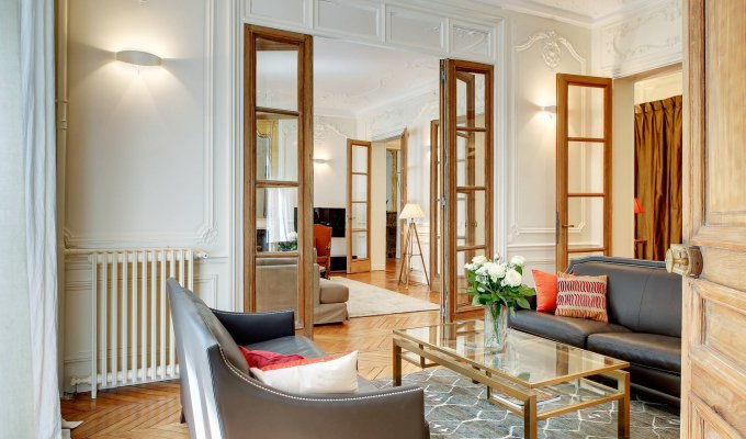 Location Appartement Luxe Paris Montparnasse Saint Germain sur le célèbre boulevard Saint Germain