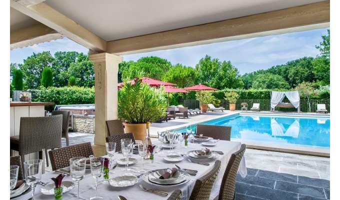 Location villa luxe Saint Remy de Provence avec piscine privee & personnel