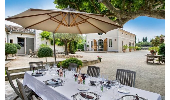 Location villa luxe Saint Remy de Provence avec piscine privee & personnel