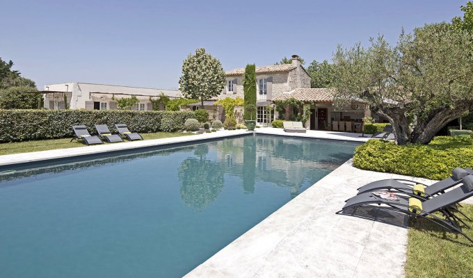 Location villa luxe Saint Remy de Provence avec piscine privee & personnel