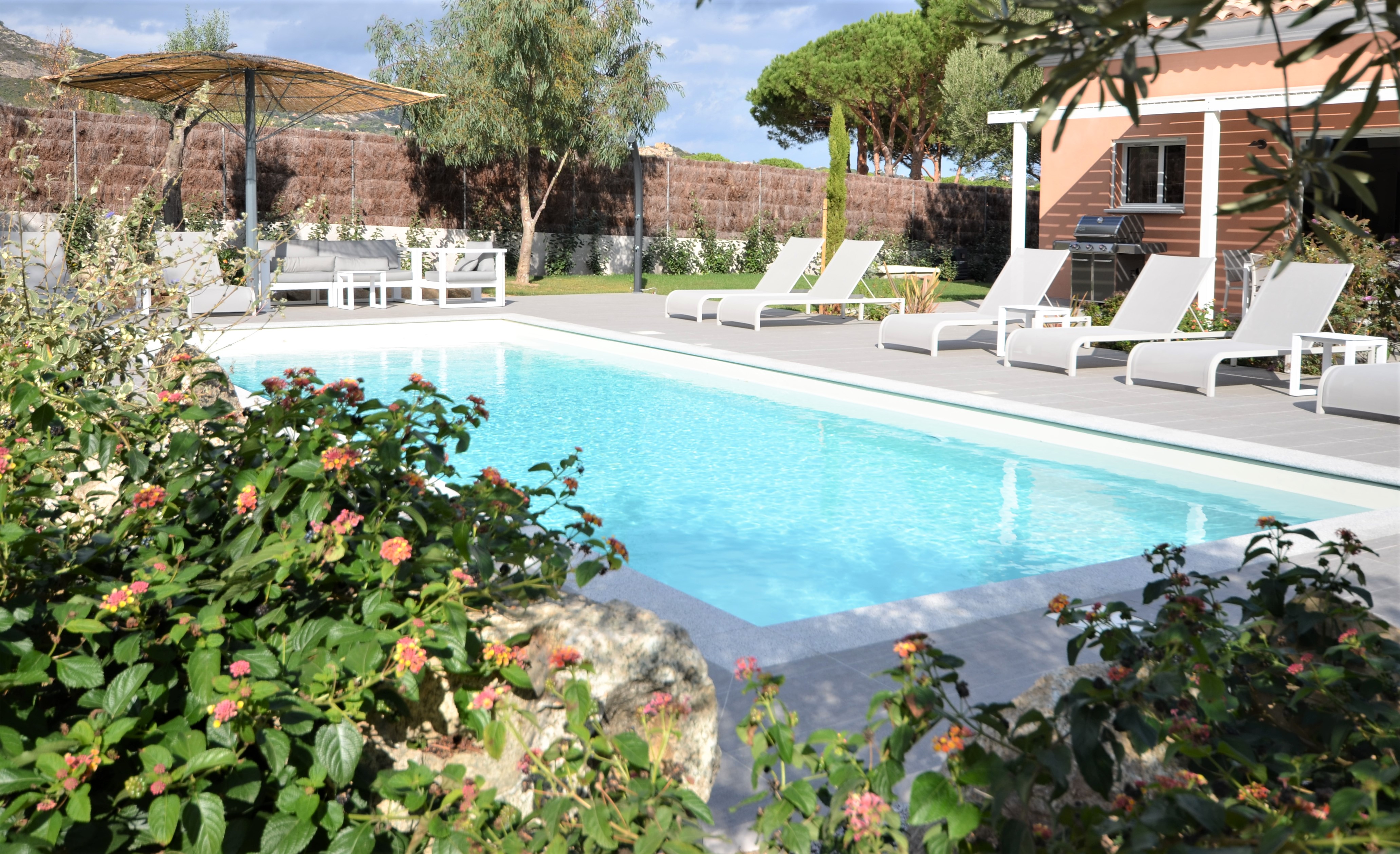 Location Villa Vacances à Calvi Avec Piscine Privée Et Vue Sur La Montagne Corse