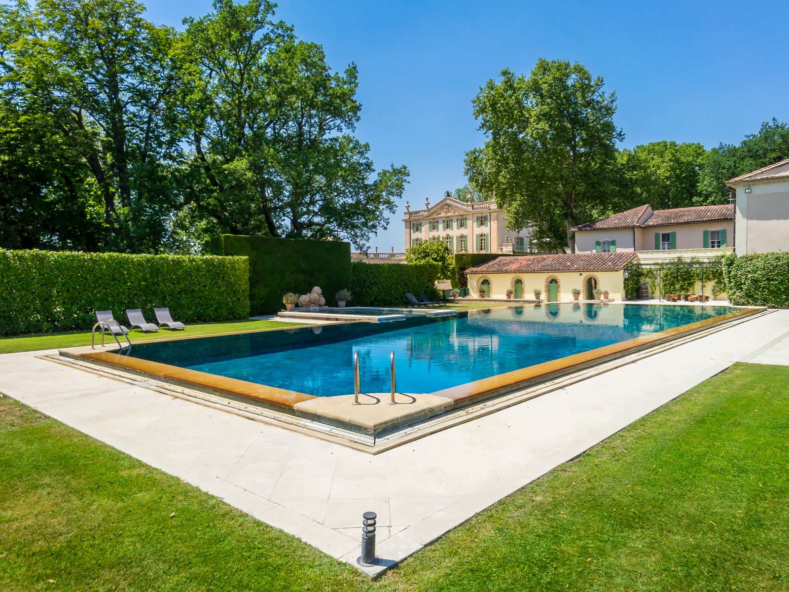 Avignon Location Chateau Luxe Provence Piscine Privee Et Personnel