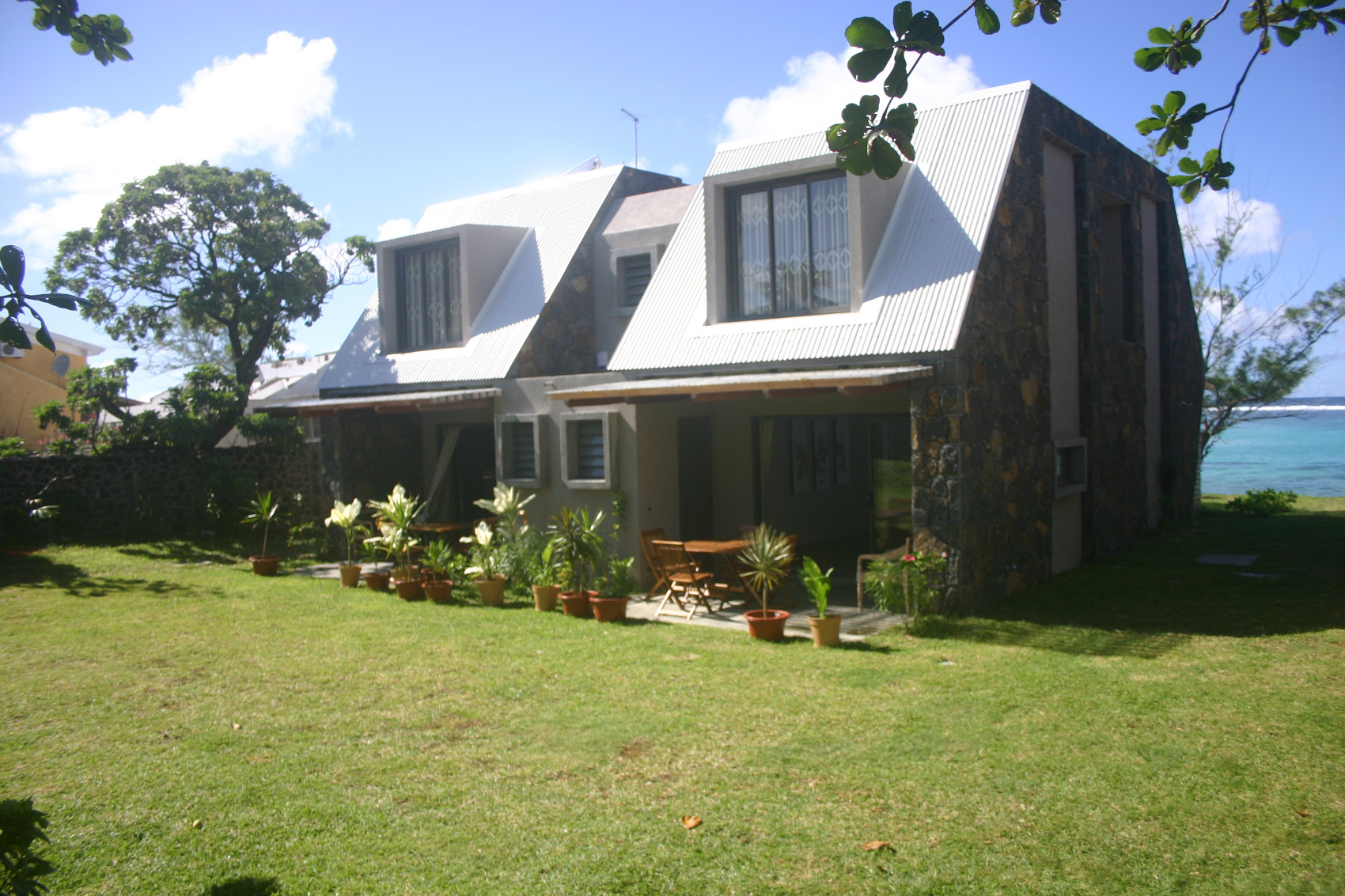 Location villa Ile Maurice sur la plage de Pointe d'Esny avec personnel