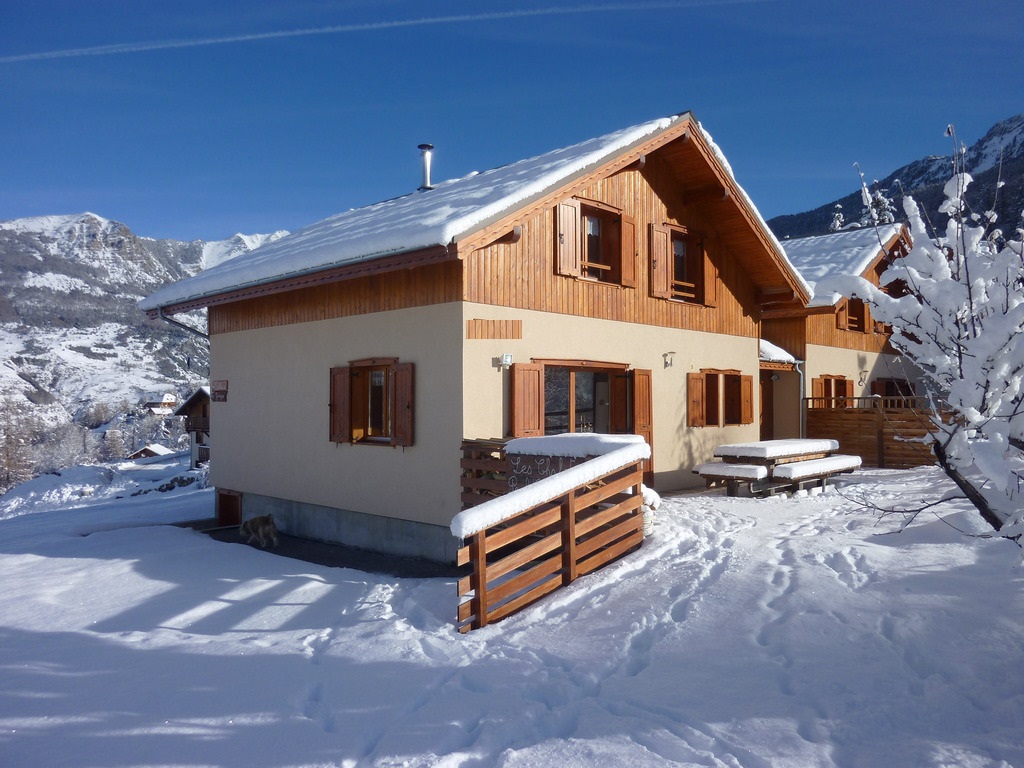 Location Chalet Les Orres Pied Des Pistes Vue Montagne Alpes Du Sud