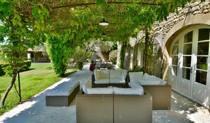 Provence location villa luxe Luberon avec piscine privee chauffee et personnel à Gordes