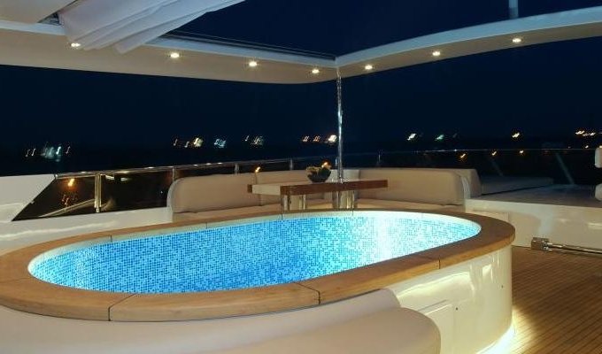 Location Yacht Luxe Marseille avec equipage jacuzzi 