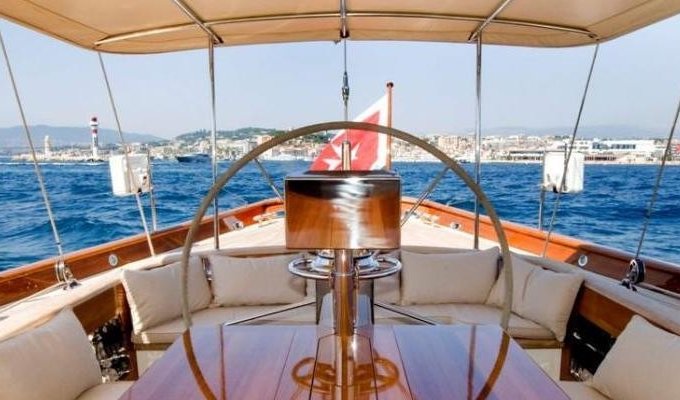 Location Yacht Luxe Marseille avec equipage