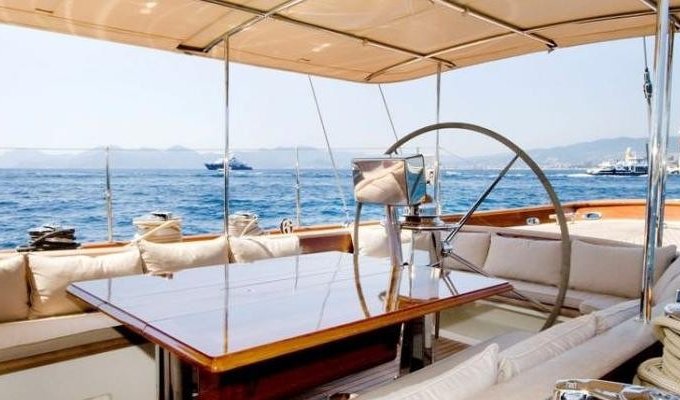 Location Yacht Luxe Marseille avec equipage